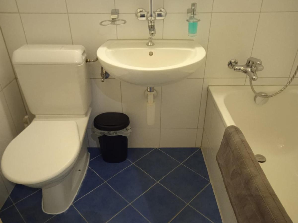 Studio Flat In The Heart Of Zug, Ideal For Solo Travellers Apartman Kültér fotó