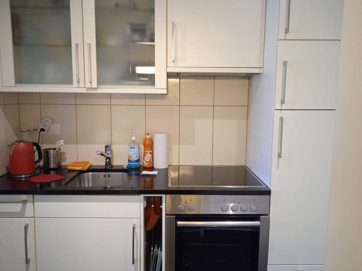 Studio Flat In The Heart Of Zug, Ideal For Solo Travellers Apartman Kültér fotó