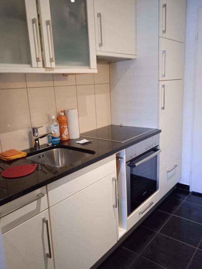 Studio Flat In The Heart Of Zug, Ideal For Solo Travellers Apartman Kültér fotó