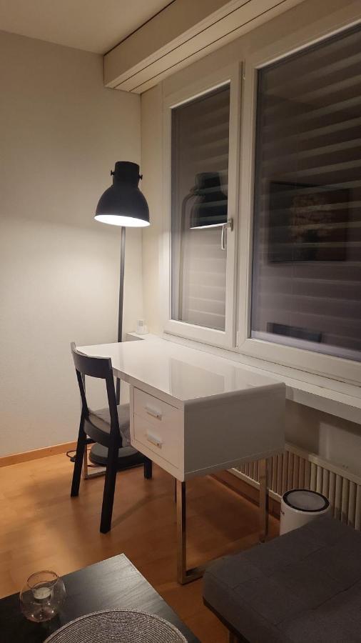 Studio Flat In The Heart Of Zug, Ideal For Solo Travellers Apartman Kültér fotó